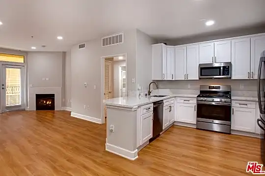 346 Hauser Blvd #2-121 Photo 1