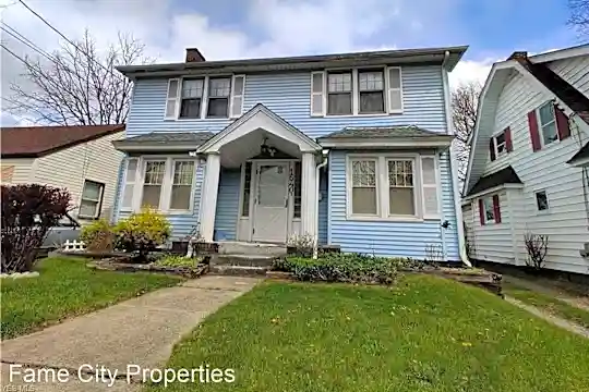 1540 Cherry Ave NE Photo 1