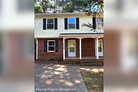 112 Locust Dr Photo 2