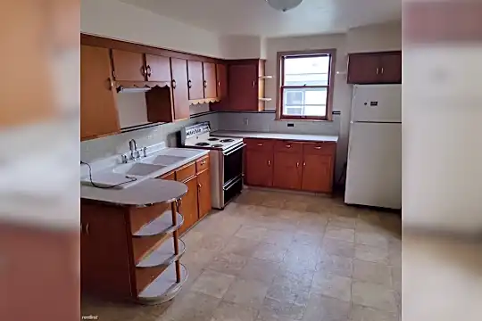 1212 S 73rd St Photo 2