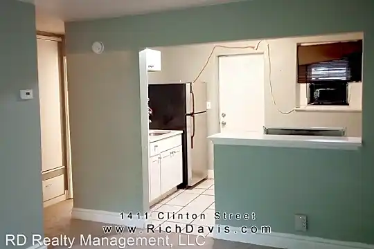 1411 Clinton St Photo 2