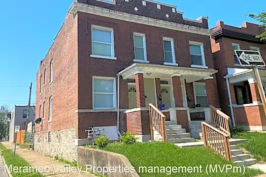 3200 Henrietta St Photo 1