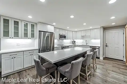 2253 Gilman Dr W Photo 1