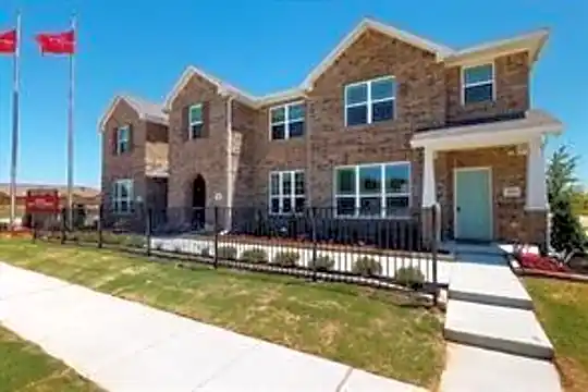 2912 Baneberry Ln Photo 1