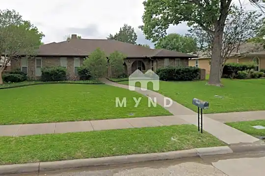 3300 Brookshire Drive Photo 2