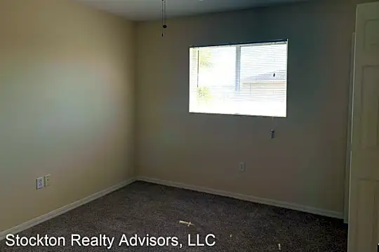 1007 57th Ave W Photo 2