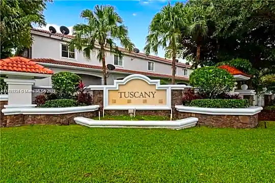 2833 SW 82nd Ave #104 Photo 2