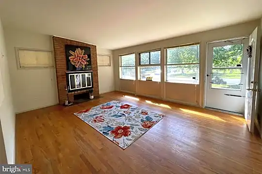609 Marcia Ln Photo 2