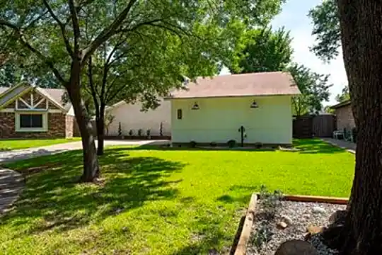 311 Edgeton Ct Photo 1