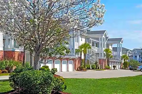 Magnolia Pointe - Fully Furnished Condos Photo 2