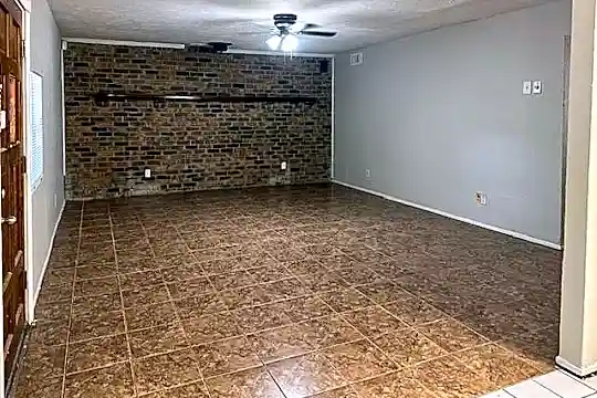 6412 Locust St Photo 2
