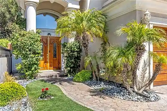 2908 Oak Ave Photo 1
