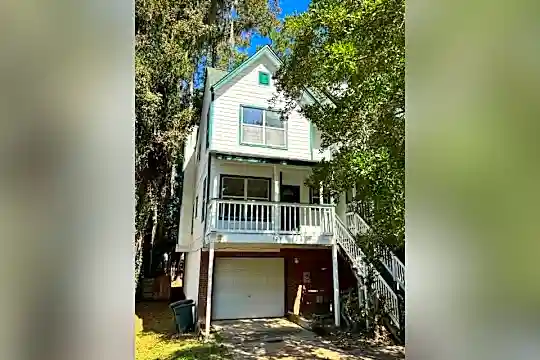 522 Collinsford Rd Photo 1