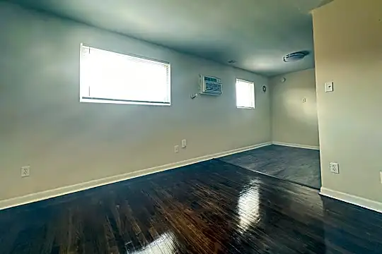 7100 Oxford Ave Photo 2