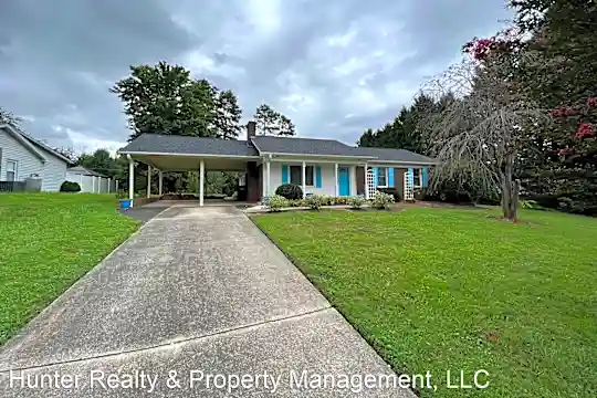 1325 Pebblebrook Rd Photo 2
