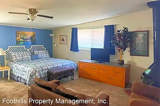 376 Cedar St Photo 2