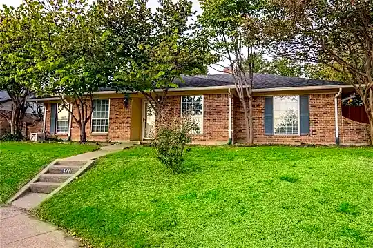 4921 Willowhaven Cir Photo 1