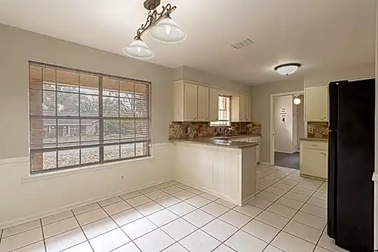 804 Pam Dr Photo 2