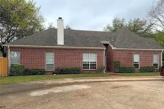 8791 Halstead Ct Photo 2
