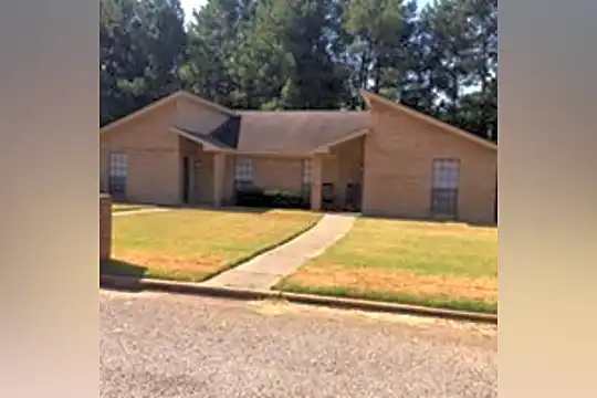 413 Woodridge Cir