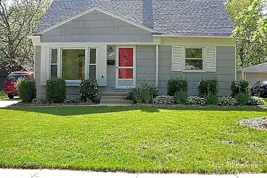 1501 Hatcher Crescent Photo 1