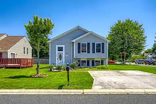383 Stratford Ave Photo 1