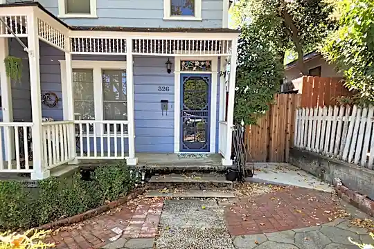326 13th St Photo 1