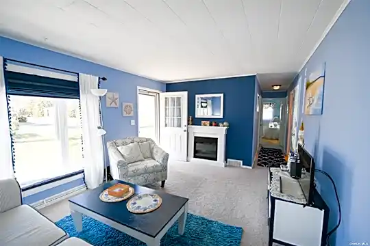 900 Cedar Dr Photo 2
