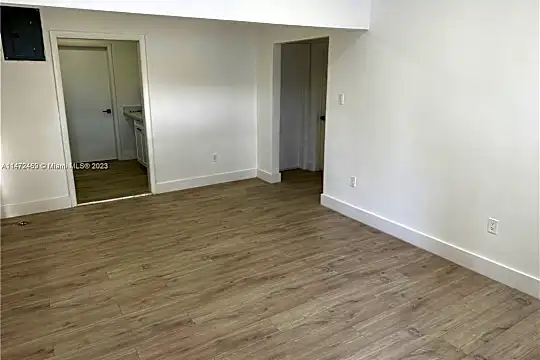 1065 NW 31st Ave #1065 Photo 2