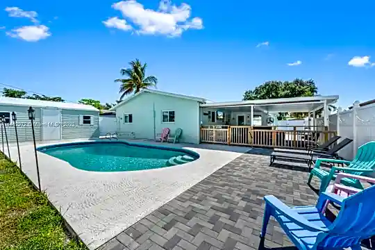 833 NW 9th Ave Photo 1