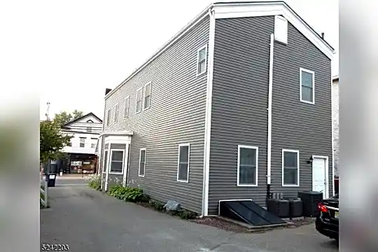 256 Main St #2 Photo 2