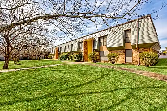 Wayman Manor Apartments Photo 1