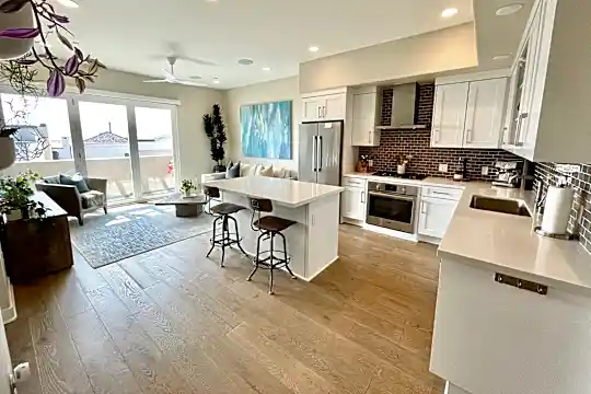 5702 La Jolla Blvd Photo 1