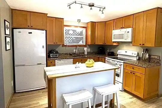 3 Henley St #1 Photo 2
