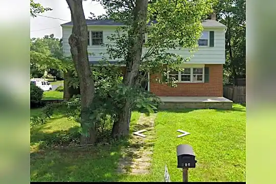 100 Rose Cir Photo 1