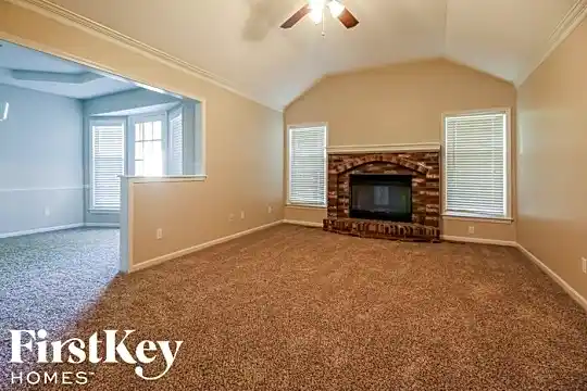 10305 North Harrison Court Photo 2