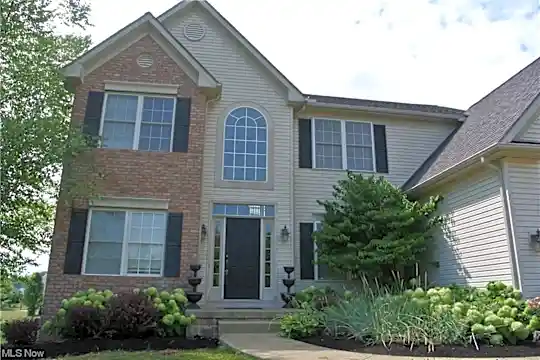1215 Windward Ln Photo 1