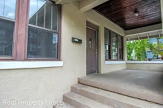 1113 Hamilton Way Photo 2