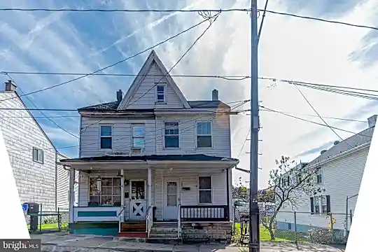 480 W Girard St Photo 2