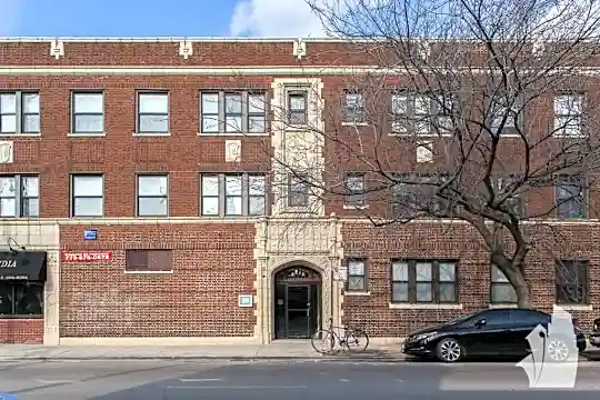 4601 N Lincoln Ave Photo 2