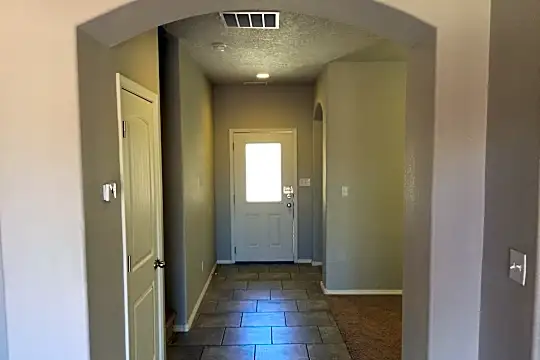 2711 Full Moon Court Ne Photo 2
