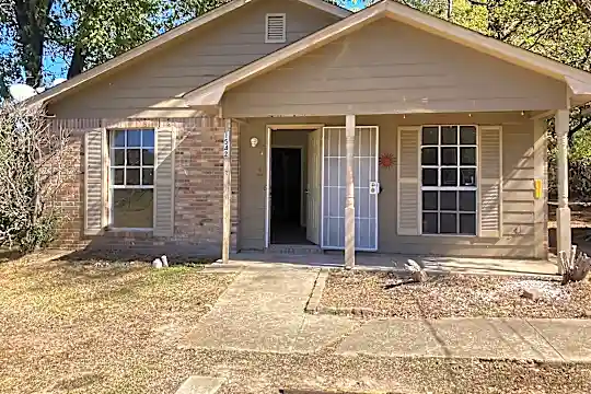 1542 Gibralter Dr Photo 1