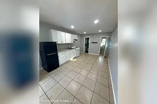 1112 Neptune Dr Photo 1