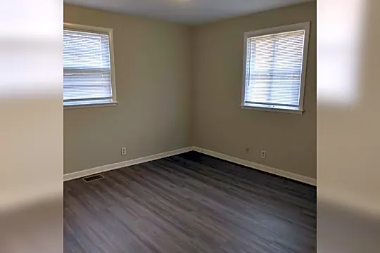 1714 Southwind Dr Photo 2