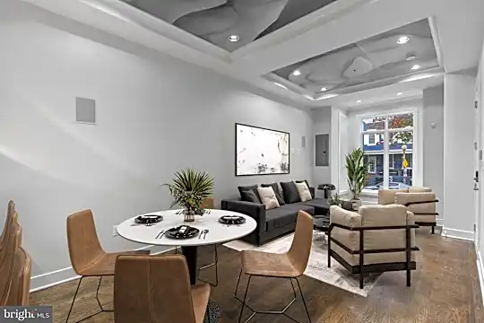 652 L St NE #1 Photo 1