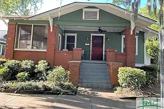 631 E 40th St Photo 1