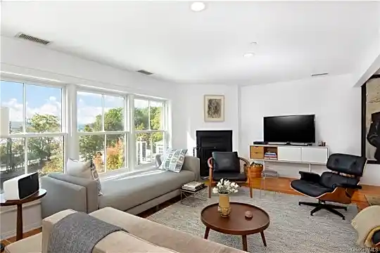27 N Buckhout St #2 Photo 2