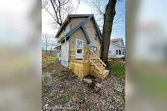 1165 Mercer Ave Photo 2