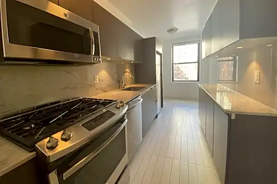 245 E 57th St Photo 1