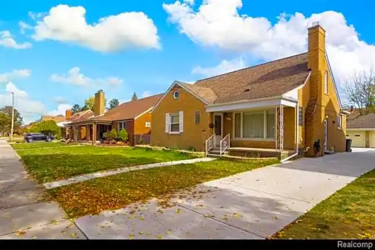 6450 Oakman Blvd Photo 2